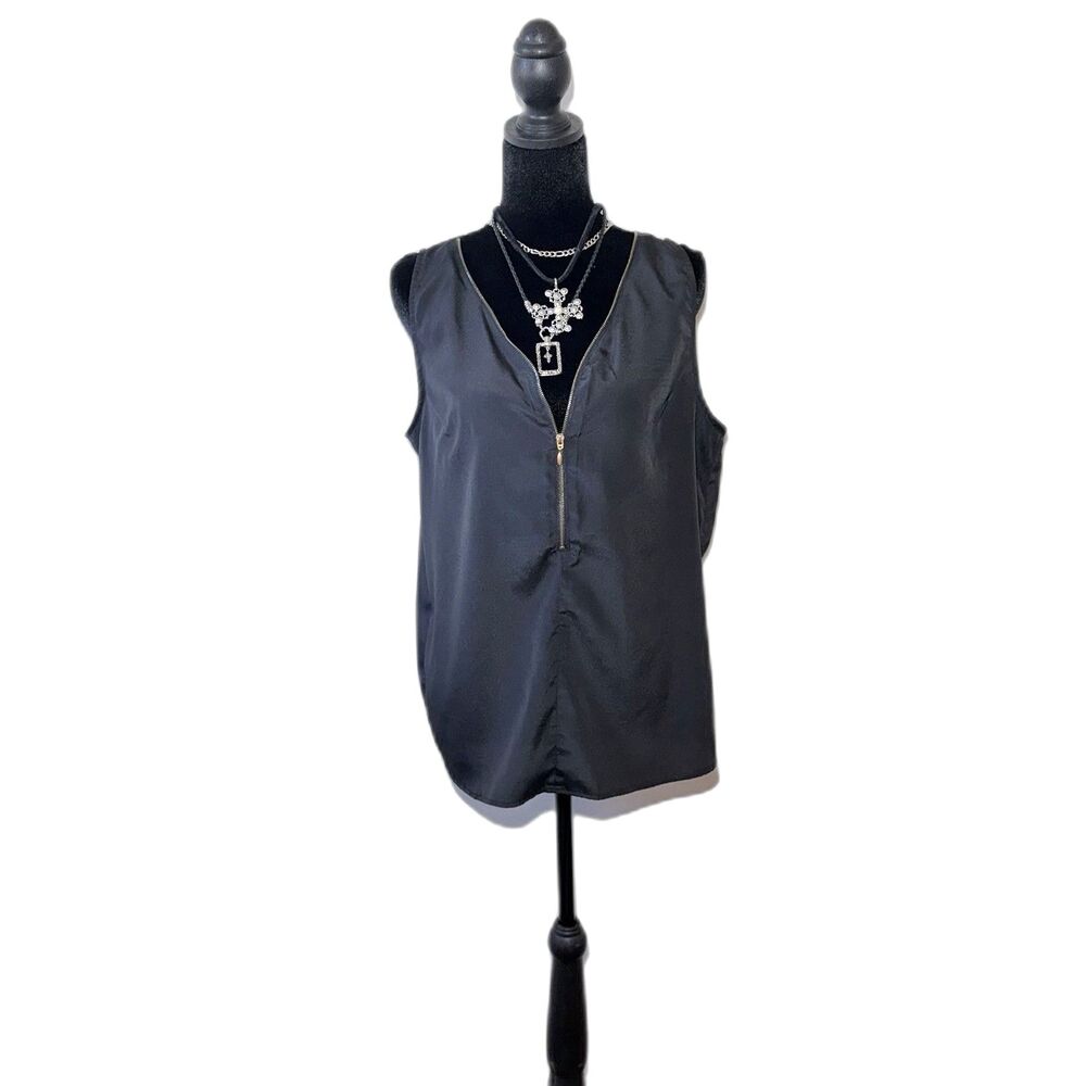 Zenana Outfitters Black Sleeveless Zipper Front V-neck Top Women’s Size L